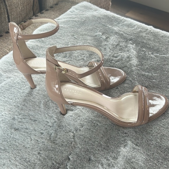 KENNETH COLE Women's Tan Mallory Ankle Strap Mid Heel Sandals size 8 1/2 - Picture 6 of 9